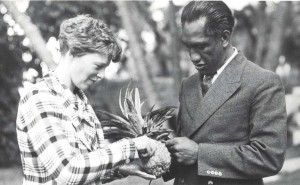 Honolulu Sheriff Duke Kahanamoku shares a pineapple with Amelia Earhart, January 2, 1935 at the Royal Hawaiian Hotel.  