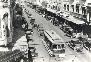 Hawaii Rapid Transit street cars at King and Fort Streets, Honolulu, 1930s.   