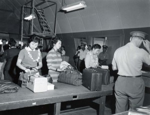Foreign arrivals at Honolulu International Airport, 1950s. 