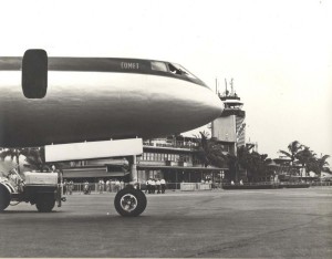 Comet at Honolulu International Airport, 1950s. 