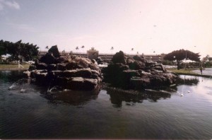 Fountain on entry road to Honolulu International Airport, May 1971
