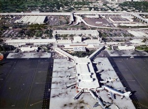 Central Concourse, HNL, July 23, 1980