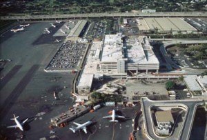 Construction of Interisland Terminal, Honolulu International Airport, 1992.   