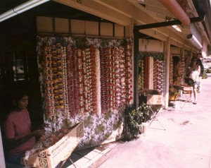 Photo of the lei stands at HNL from 1974