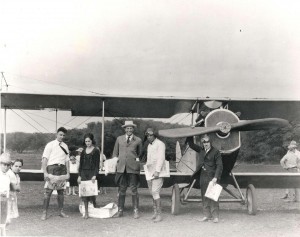 More than 100 people gathered at Spreckelsville, Maui, to witness the arrival of Charles Stoffer (white) and Edward Doney (hand on propeller) with 50 copies of the Sunday Honolulu Advertiser in October 1923. It was the first time Maui residents could read the newspaper on the same day of issue.  