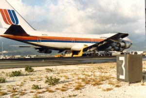 United Air Lines aborted takeoff, showing emergency exit chutes, Honolulu International Airport, November 16, 1984. 